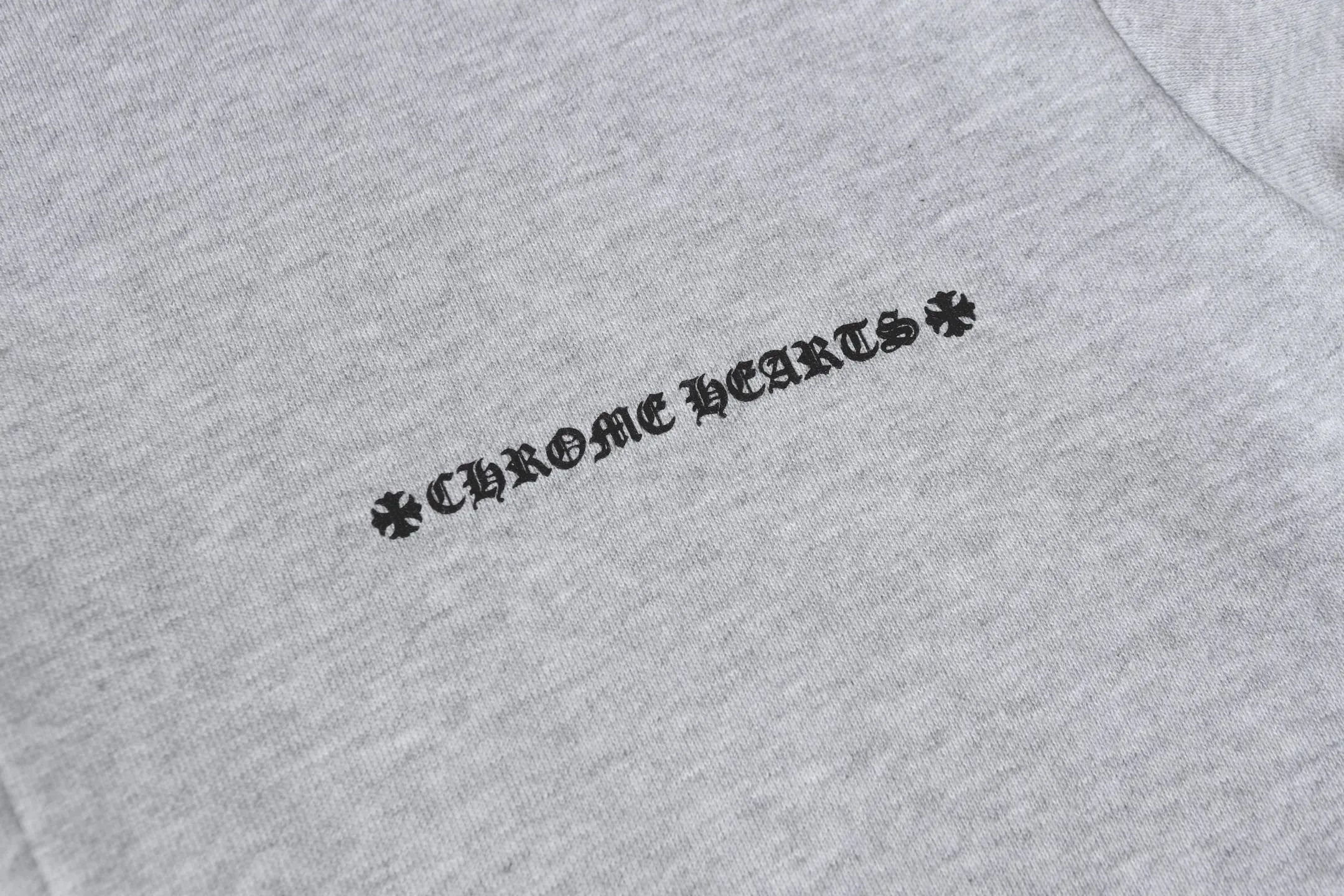 P260 -Chrome Hearts/Chrome Hearts Big Sword🗡️Print zipper sweatshirt cardigan jacket -High weight, high density and high quality. The wool is soft and delicate, soft and silky to the touch. Excellent warmth and skin-friendly properties.